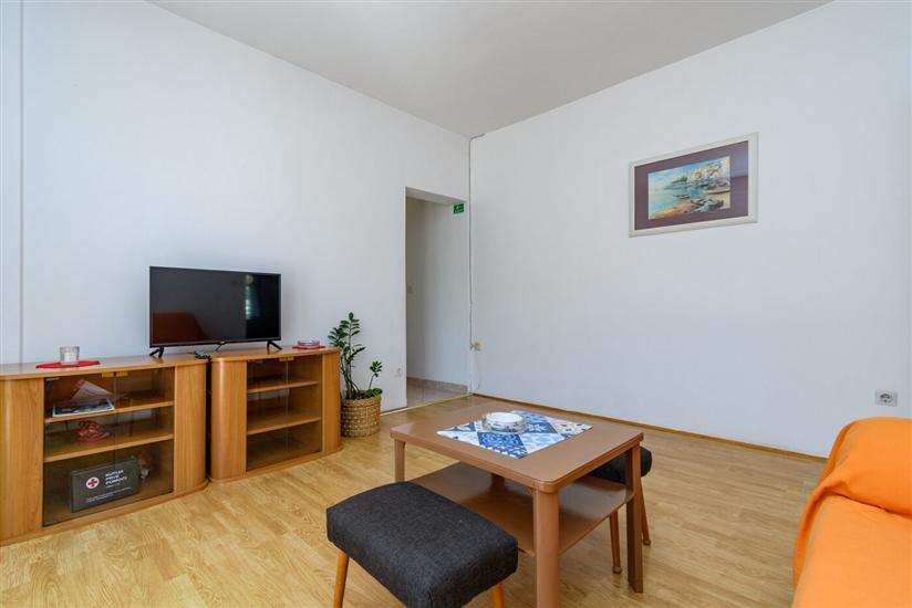 Apartment A2, for 6 persons