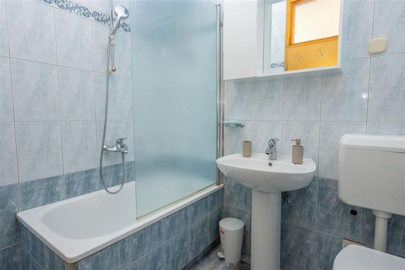 Apartment A4, for 5 persons
