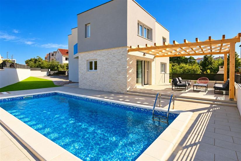 House Heated pool Kreso
