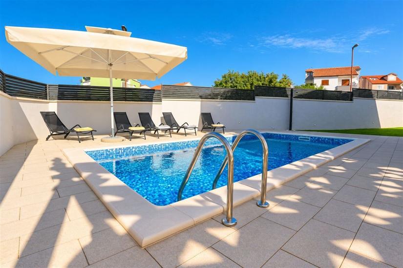 House Heated pool Kreso