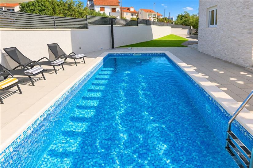 House Heated pool Kreso