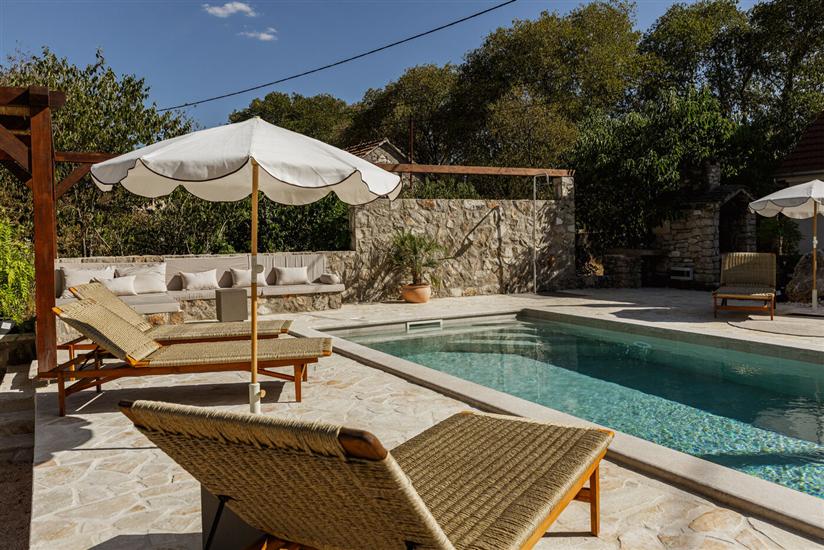 House Maja Authentic with Private Pool