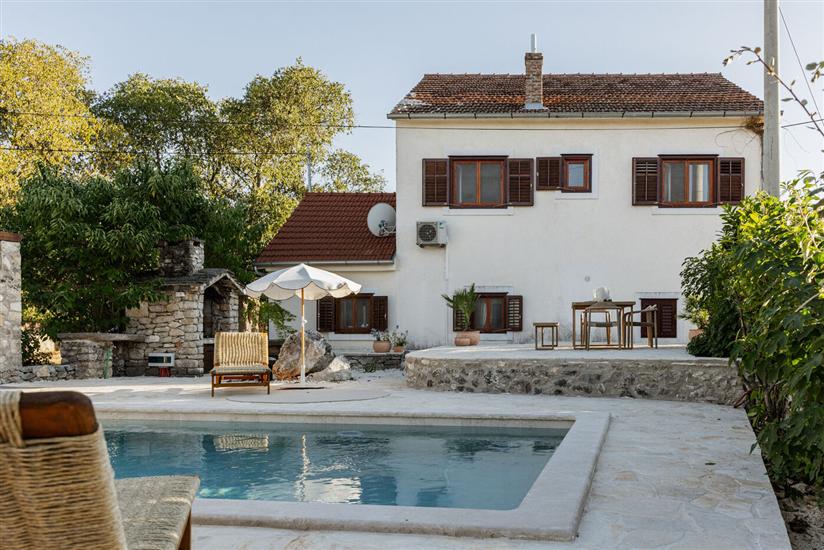 House Maja Authentic with Private Pool