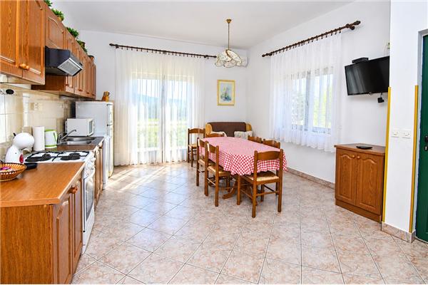 Apartment A2, for 6 persons