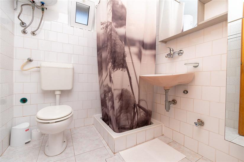 Apartment A2, for 6 persons