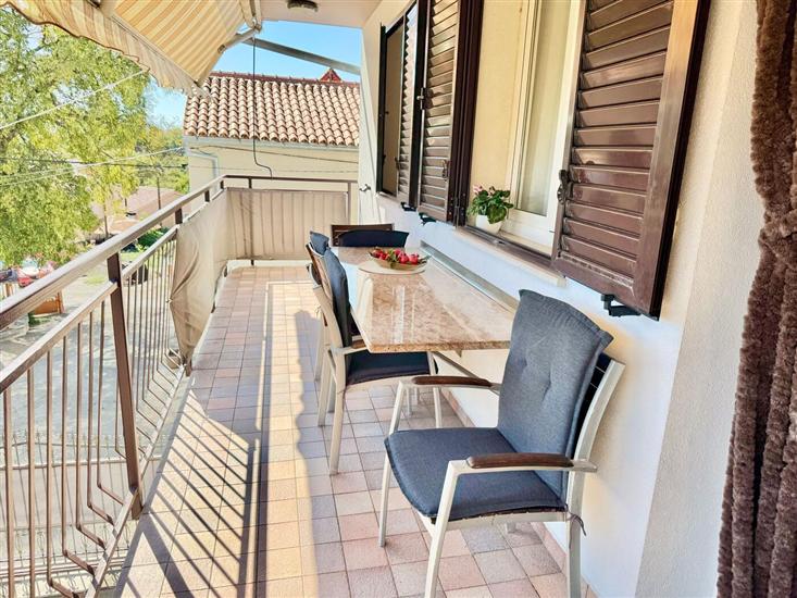Apartment A2, for 5 persons