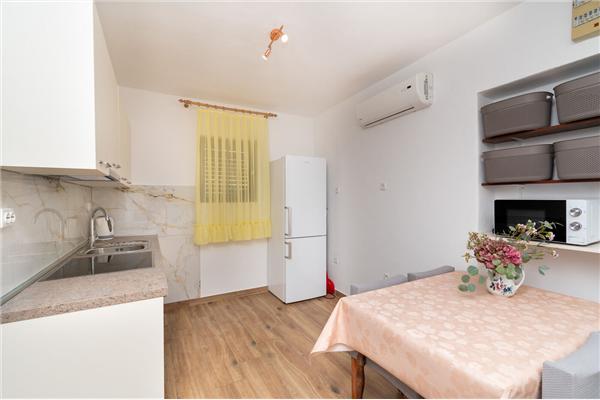 Apartment A2, for 6 persons