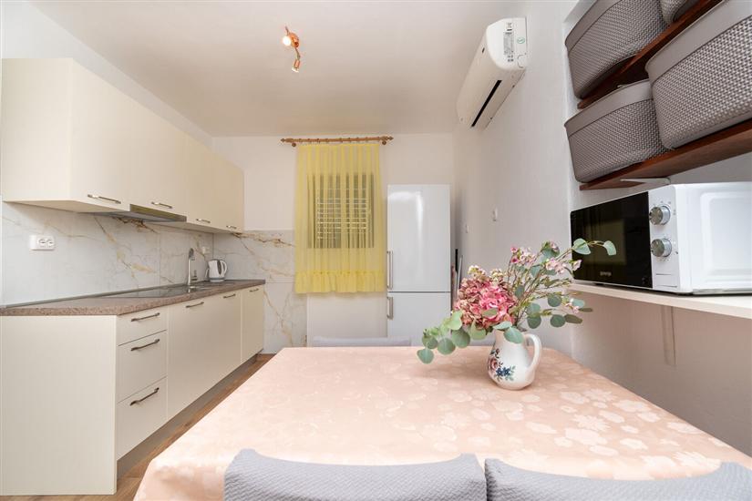 Apartment A2, for 6 persons