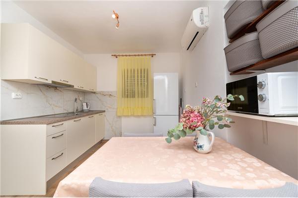 Apartment A2, for 6 persons