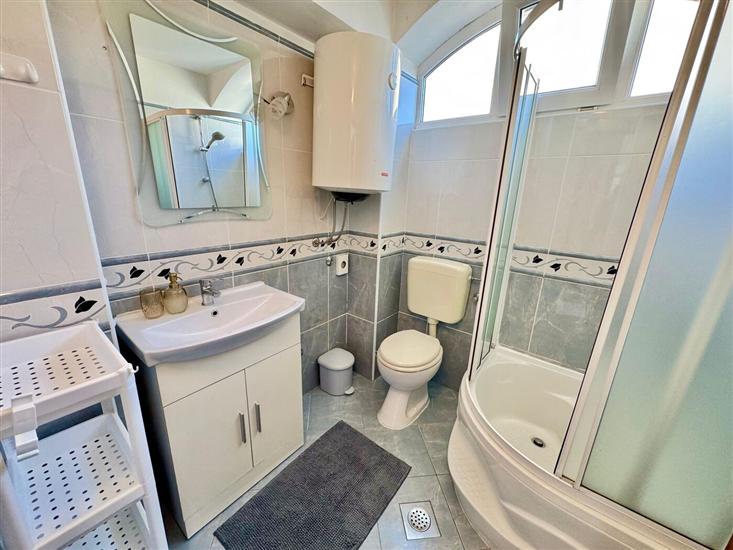 Apartment A1, for 5 persons