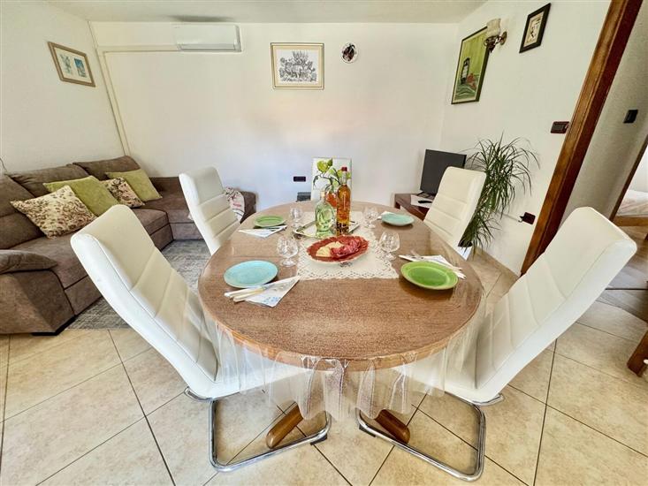 Apartment A1, for 5 persons