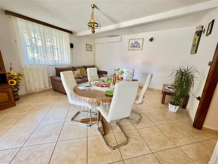 Apartment A1, for 5 persons