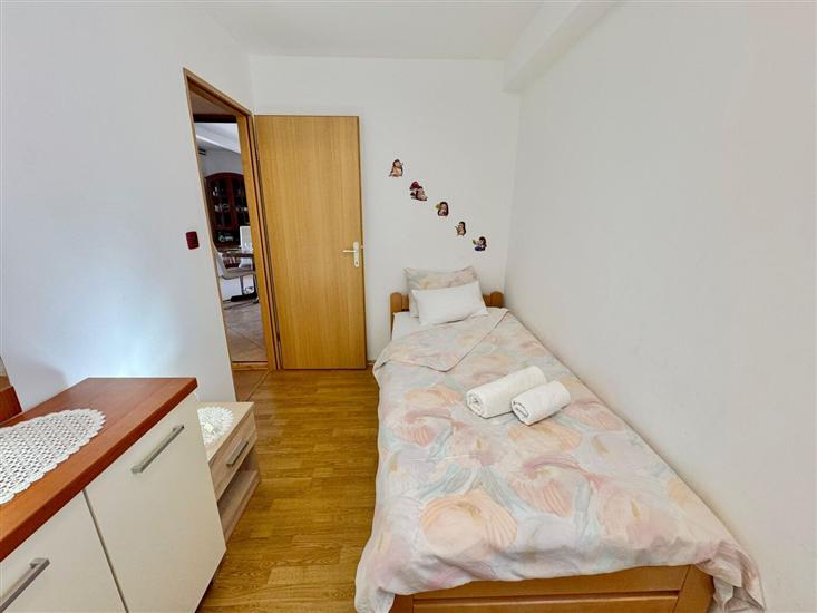 Apartment A1, for 5 persons