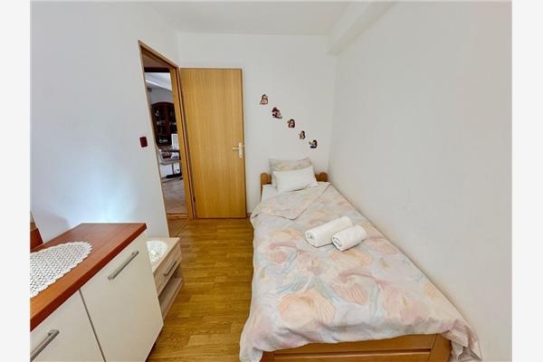 Apartment A1, for 5 persons
