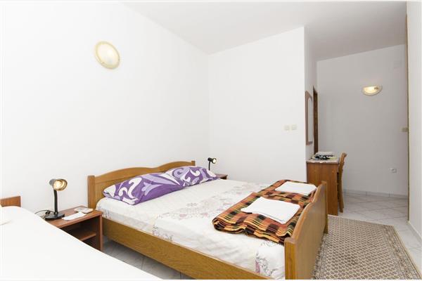 Room S2, for 2 persons