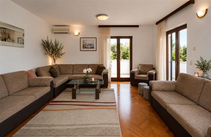 House K1, for 20 persons