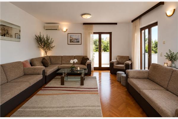 House K1, for 20 persons