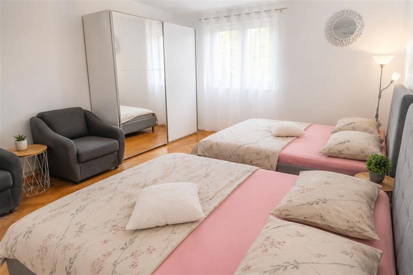 House K1, for 20 persons