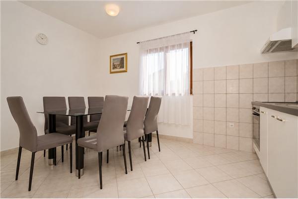 House K1, for 20 persons