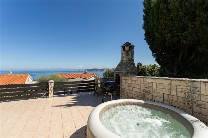 Apartman Apartment Pavlin 1 with pool & jacuzzi