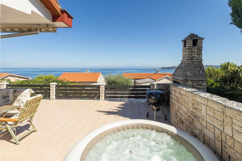 Apartman Apartment Pavlin 1 with pool & jacuzzi