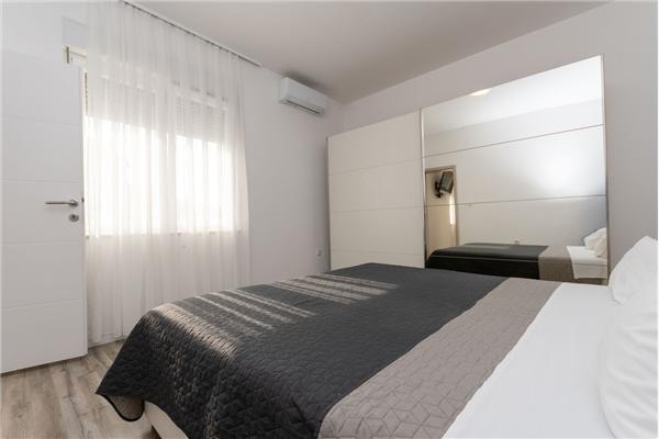 House K1, for 12 persons