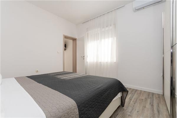 House K1, for 12 persons