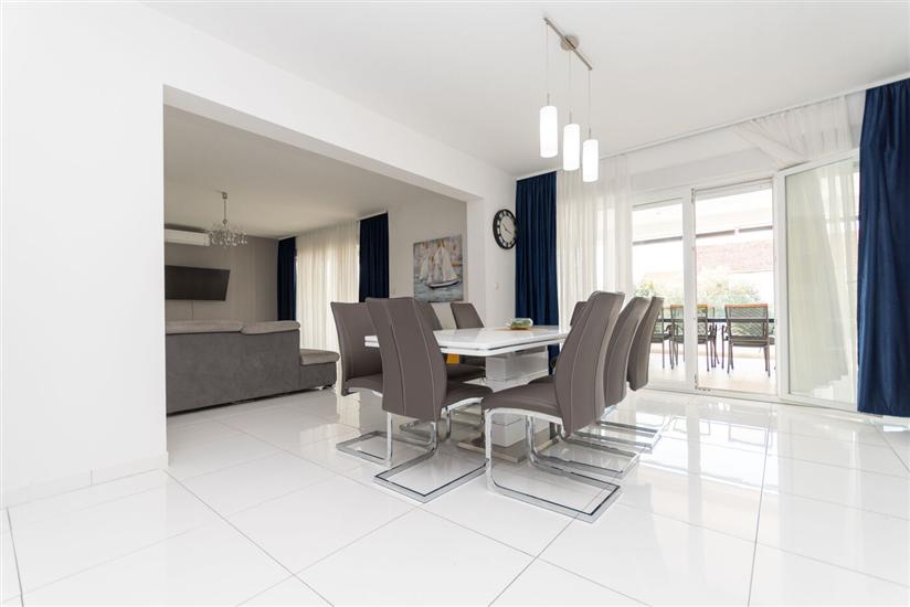 House K1, for 12 persons