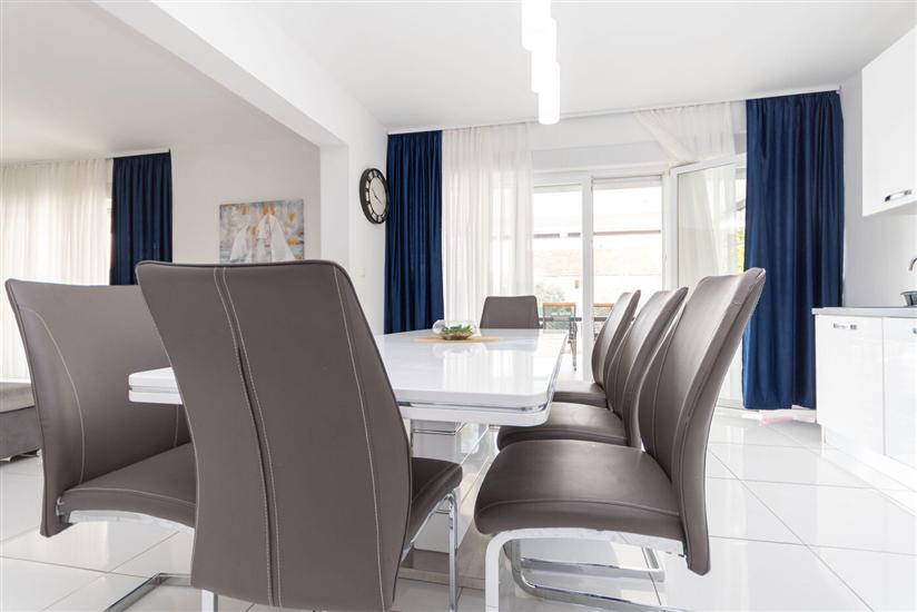 House K1, for 12 persons
