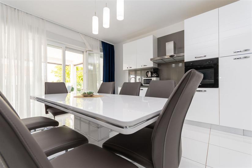 House K1, for 12 persons