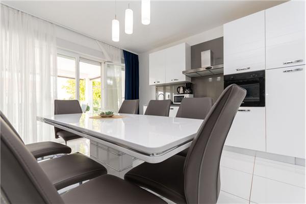 House K1, for 12 persons