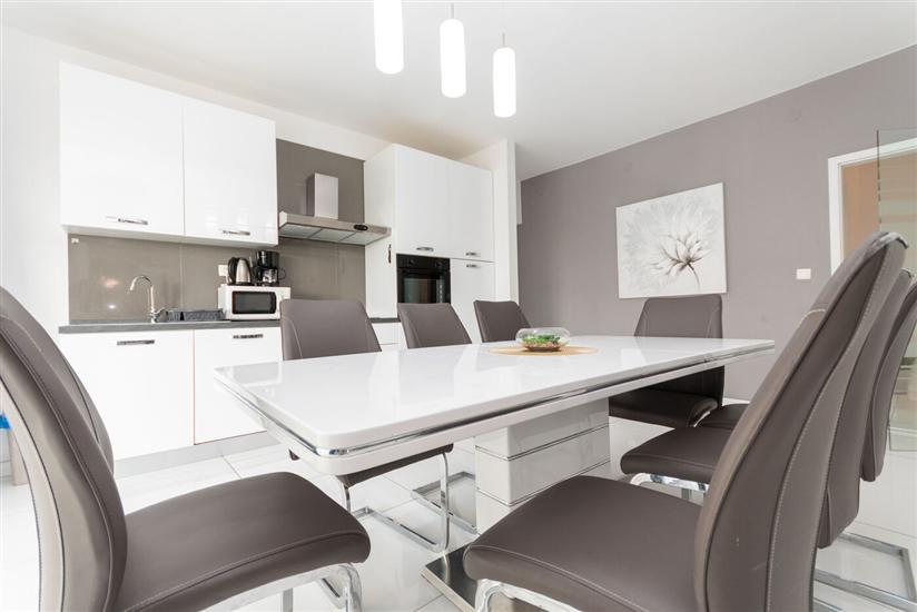House K1, for 12 persons