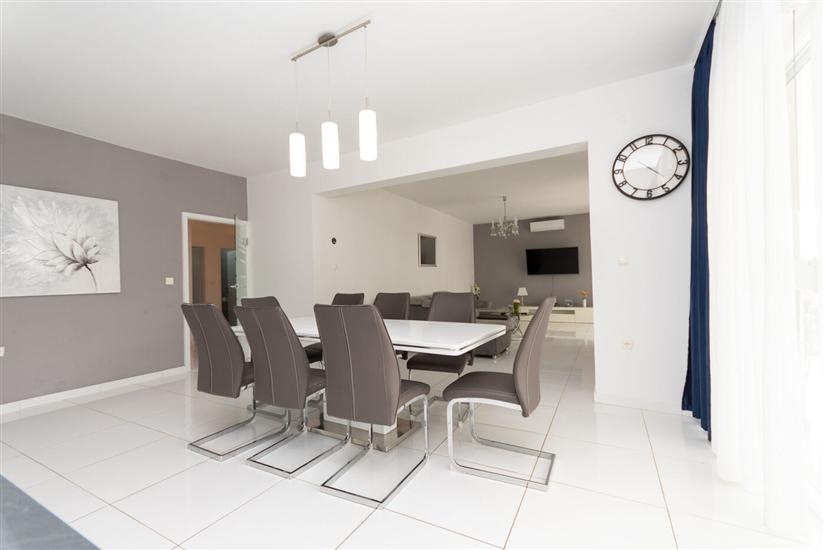 House K1, for 12 persons