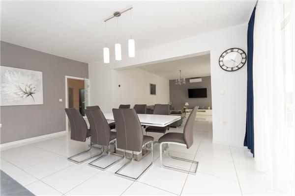 House K1, for 12 persons