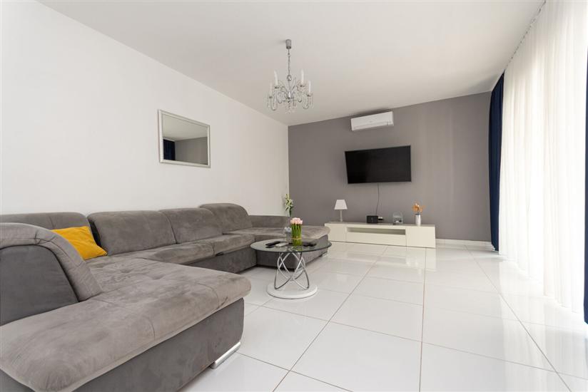 House K1, for 12 persons