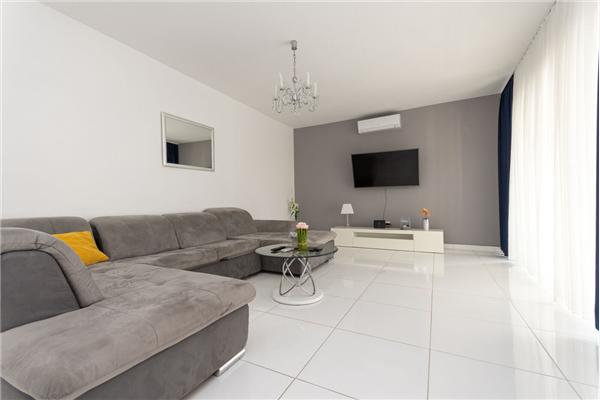House K1, for 12 persons