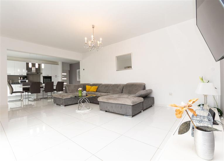 House K1, for 12 persons