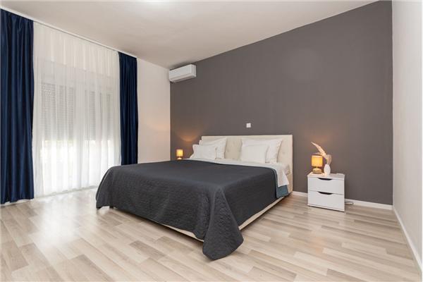 House K1, for 12 persons