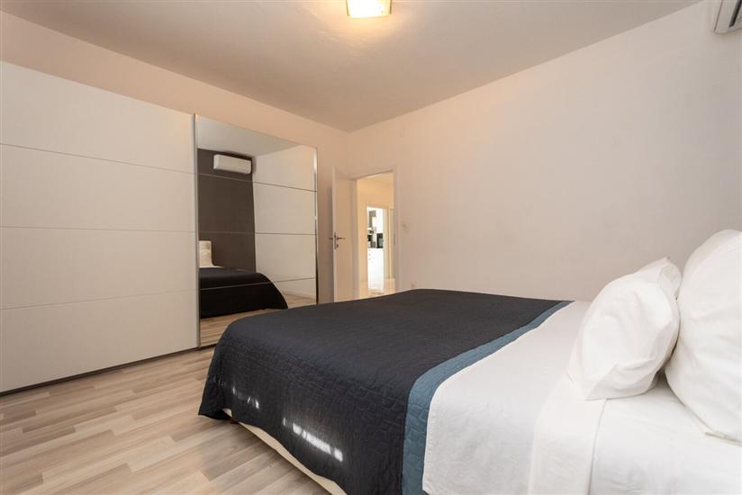 House K1, for 12 persons