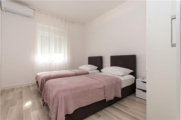 House K1, for 12 persons