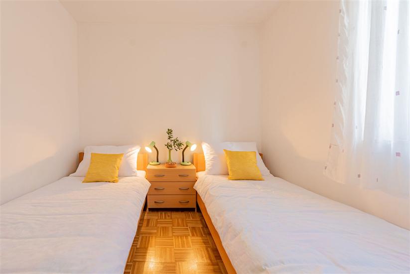 Apartment A7, for 5 persons