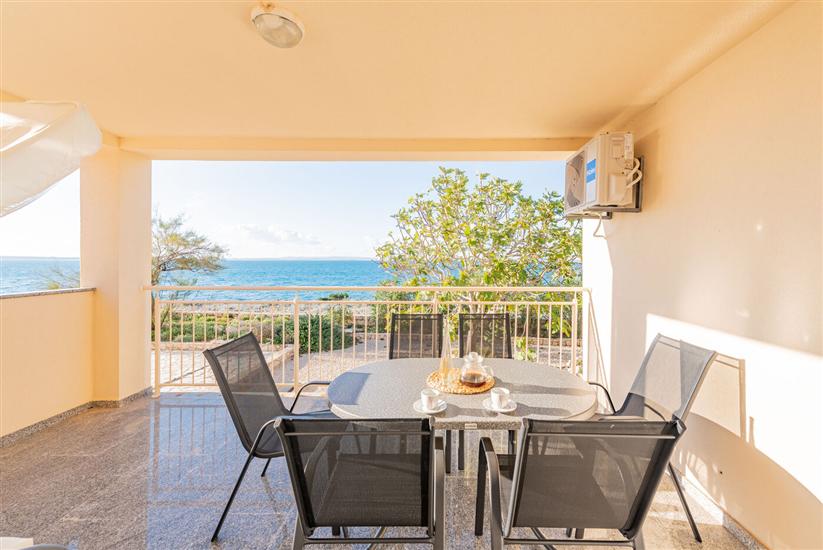 Apartment A7, for 5 persons