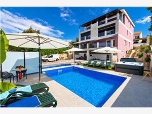 Apartments Villa AS Jezera , Size 100.00 m2, Accommodation with pool, Airline distance to town centre 250 m