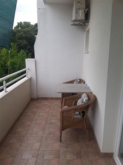 Room S2, for 3 persons
