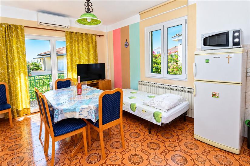 Apartment A2, for 5 persons
