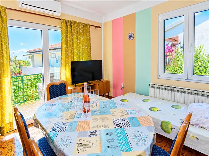 Apartment A2, for 5 persons