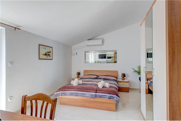 Apartment A3, for 8 persons