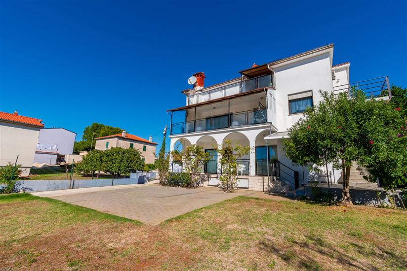 Apartments Tomy