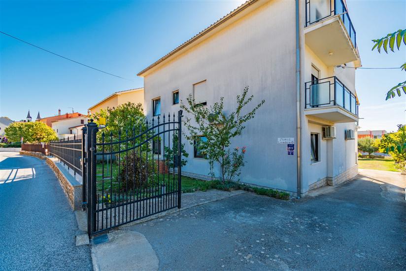 Apartments Tomy