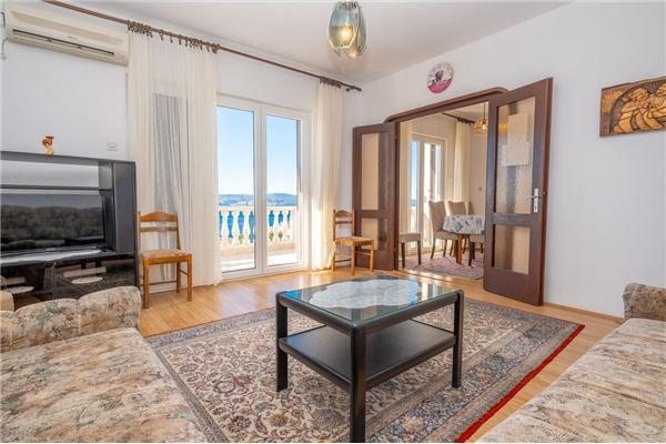 Apartment A4, for 8 persons